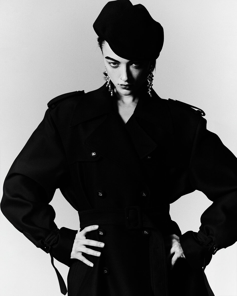 'Avantgarde Motif' - a stylish fashion editorial by PER APPELGREN for ISSUE Magazine