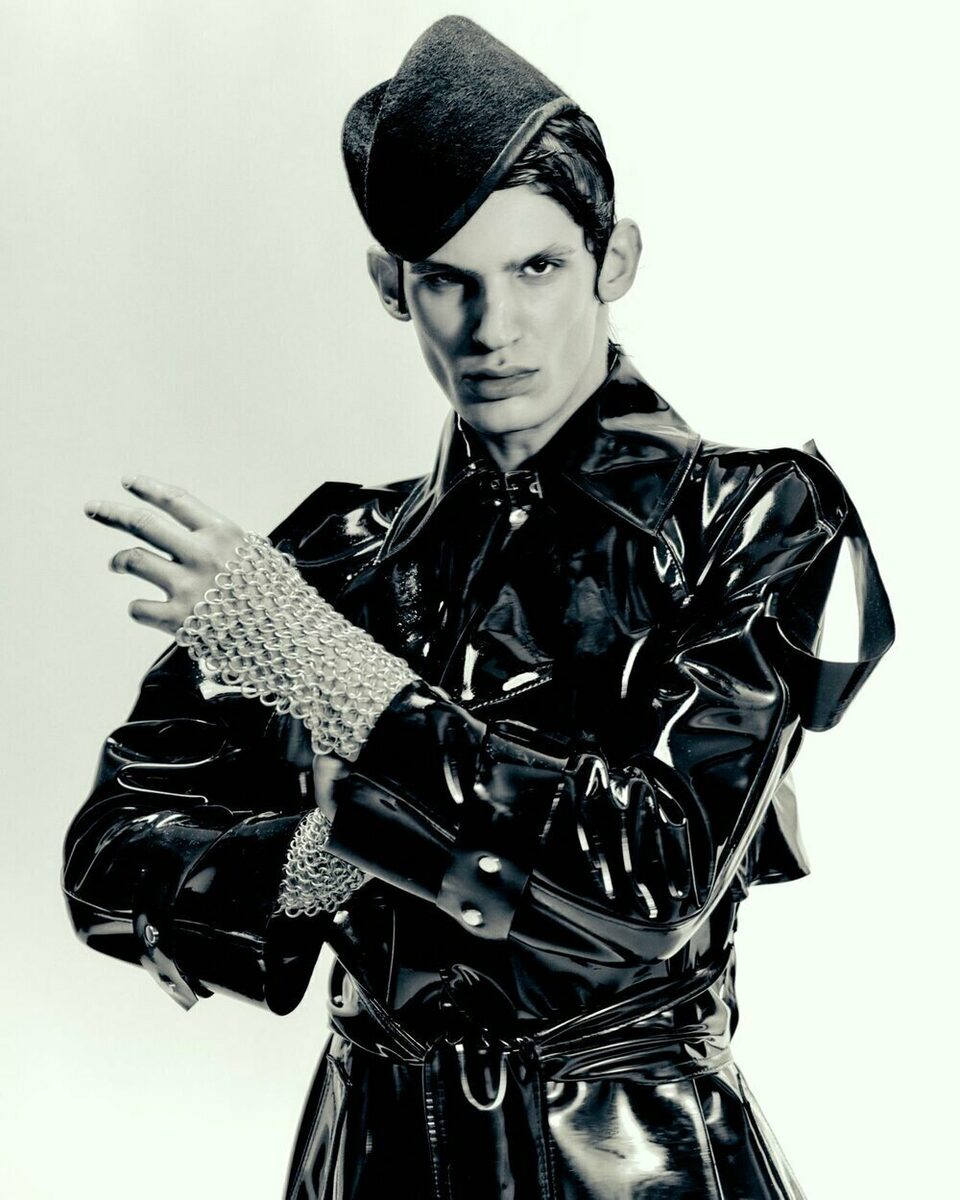 Laura Sophie LANGER c/o BIGOUDI war für Hair & Makeup beim Shoot für den Kunden Morphe Studio zuständig, fotografiert wurde von Omid Aghdami, drei Motive für Euch auf gosee.news