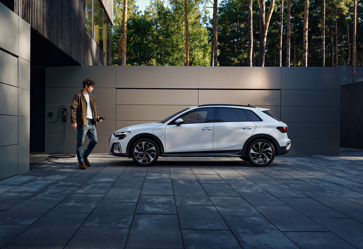 <b>PX GROUP</b> : <b>post-production for the RENAULT R4 and photographer Agnieszka Doroszewicz</b>, Audi A3 allstreet TFSIe ... and exhibitor at <b>UPDATE-25-BERLIN</b>