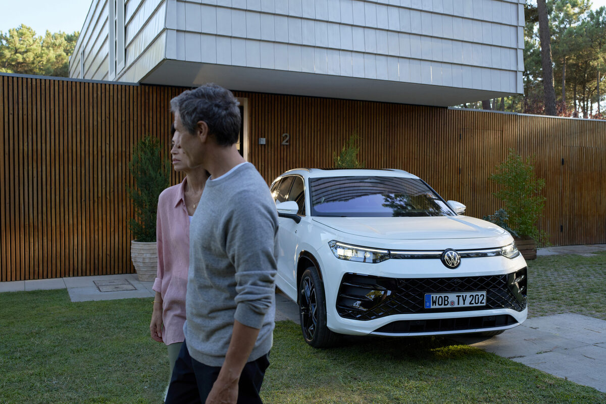 The new<b> VW TAYRON</b>, photographed on set in Portugal by <b>Lars BORGES c/o EMEIS DEUBEL</b> for DDB Germany