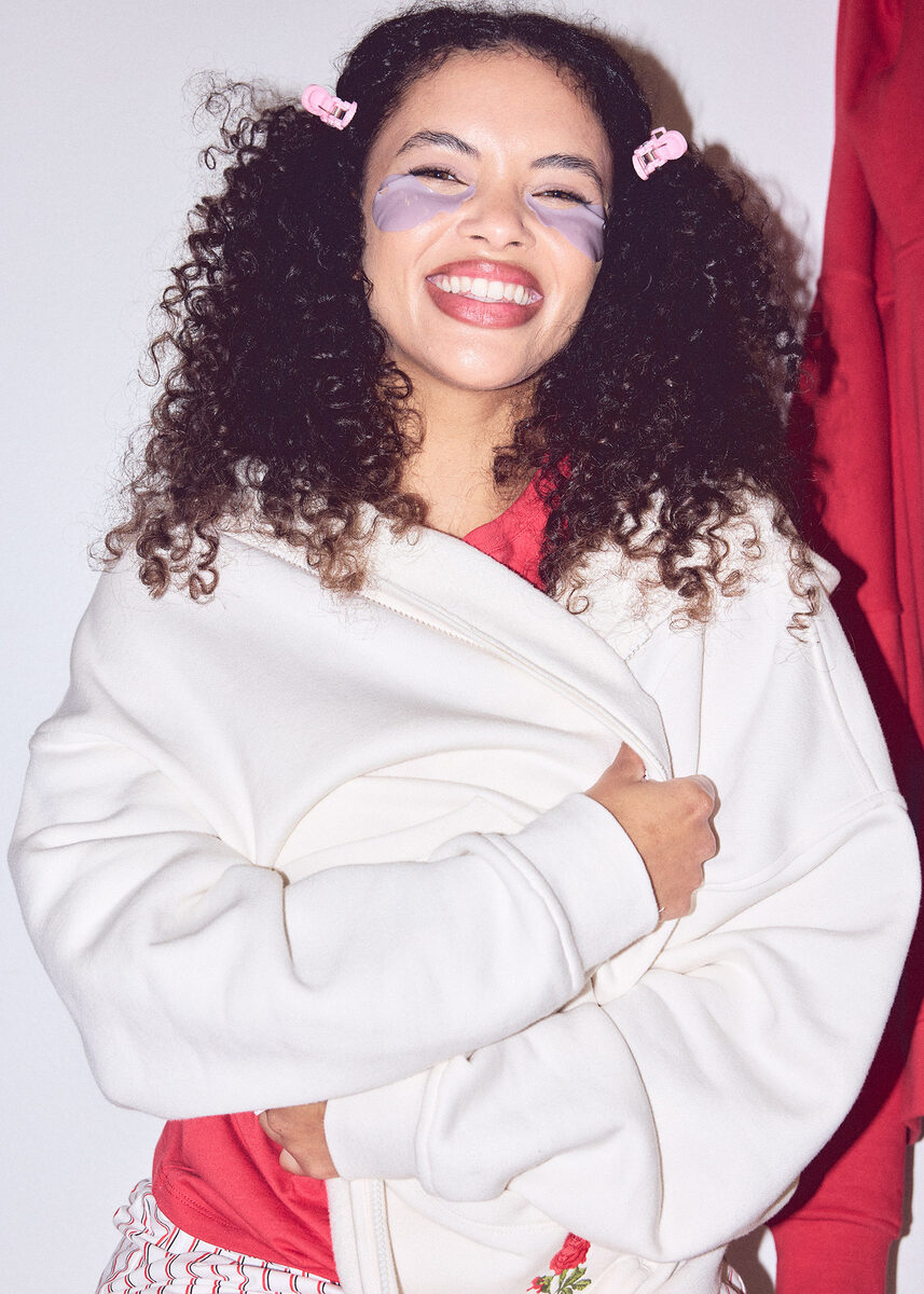 'MADE WITH LOVE BY MILLS' - <b>Ari ABRAMCZYK c/o ALYSSA PIZER MANAGEMENT</b> photographed for the fashion and beauty label <b>FLORENCE BY MILLS</b>