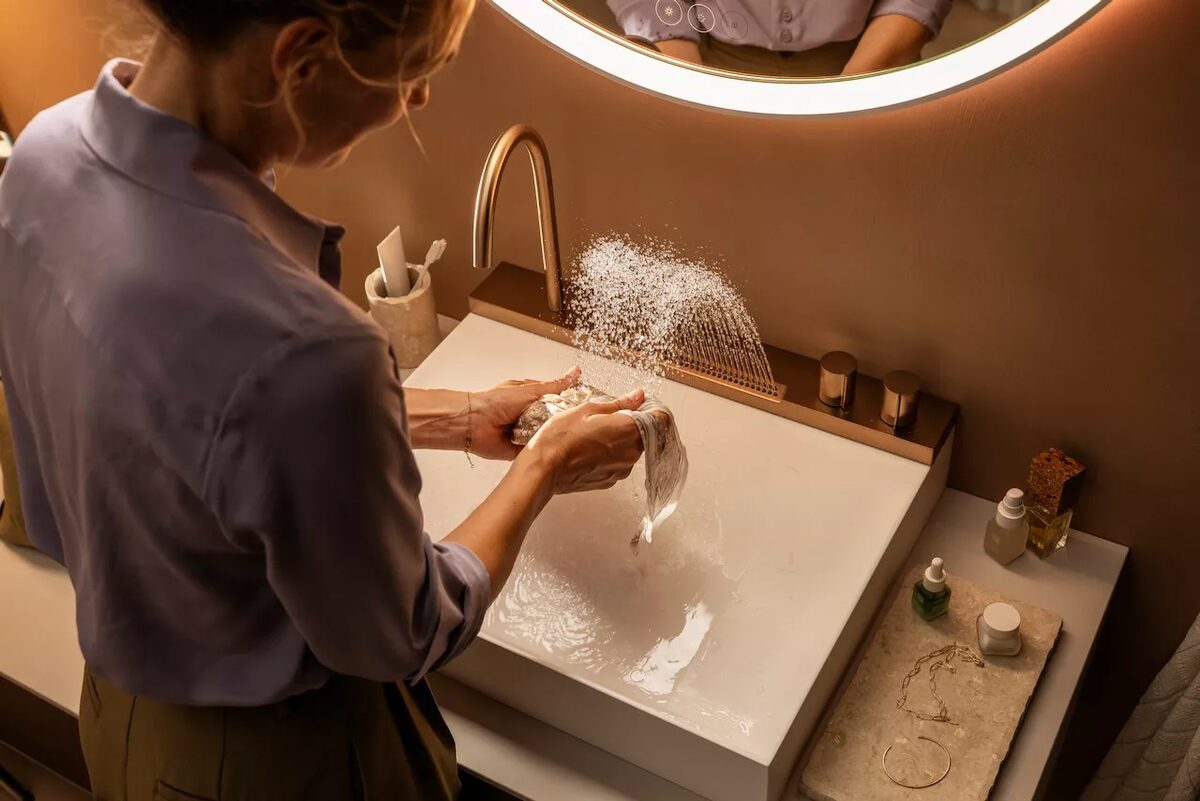 Malte Jäger fotografierte für <b>HANSGROHE </b>- mit dabei das <b>LIGAWEST-Team </b>bestehend aus Salome Ebken (Props), Gisela Benzenberg (Fashion), Prop Assistenz Deborah Dixkens