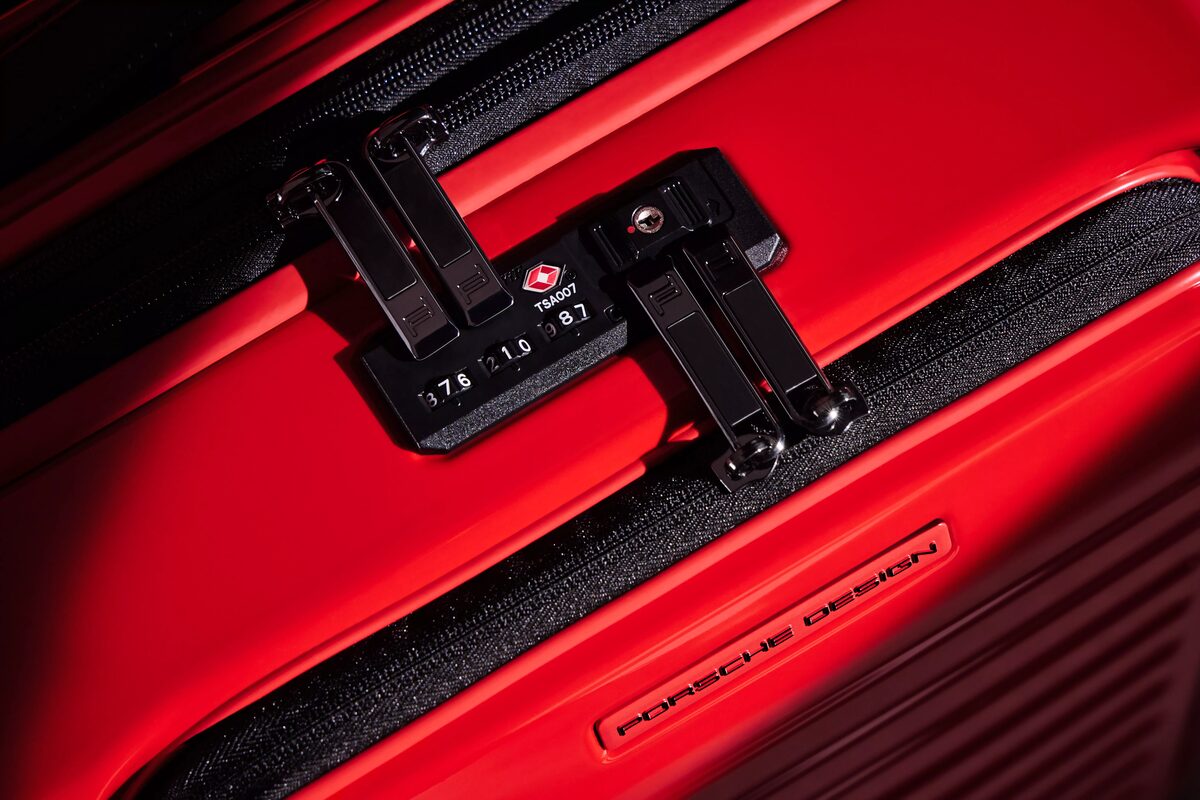 BILDERGUT postproduziert die PORSCHE Design Kampagne für den neuen Hartschalenkoffer für die Agentur thjnk