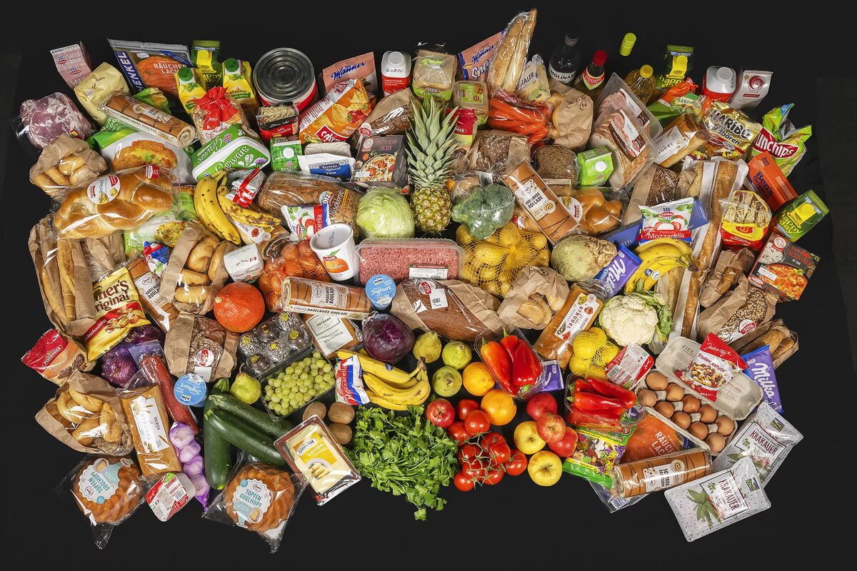 Each of us throws away 75 kg of food annually. The book <b>AUFGEGESSEN!, published by EDITION LAMMERHUBER</b>, highlights this incredible waste and offers tips on what can be done to combat it
