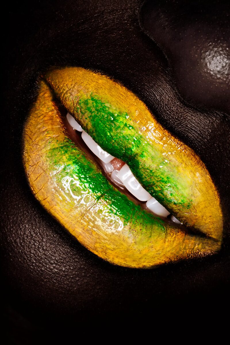 'Lucid Lagoon' - <b>RETOUCHED STUDIOS </b> postproduzieren das Beauty-Editorial für das <b>TUSH Magazin</b>