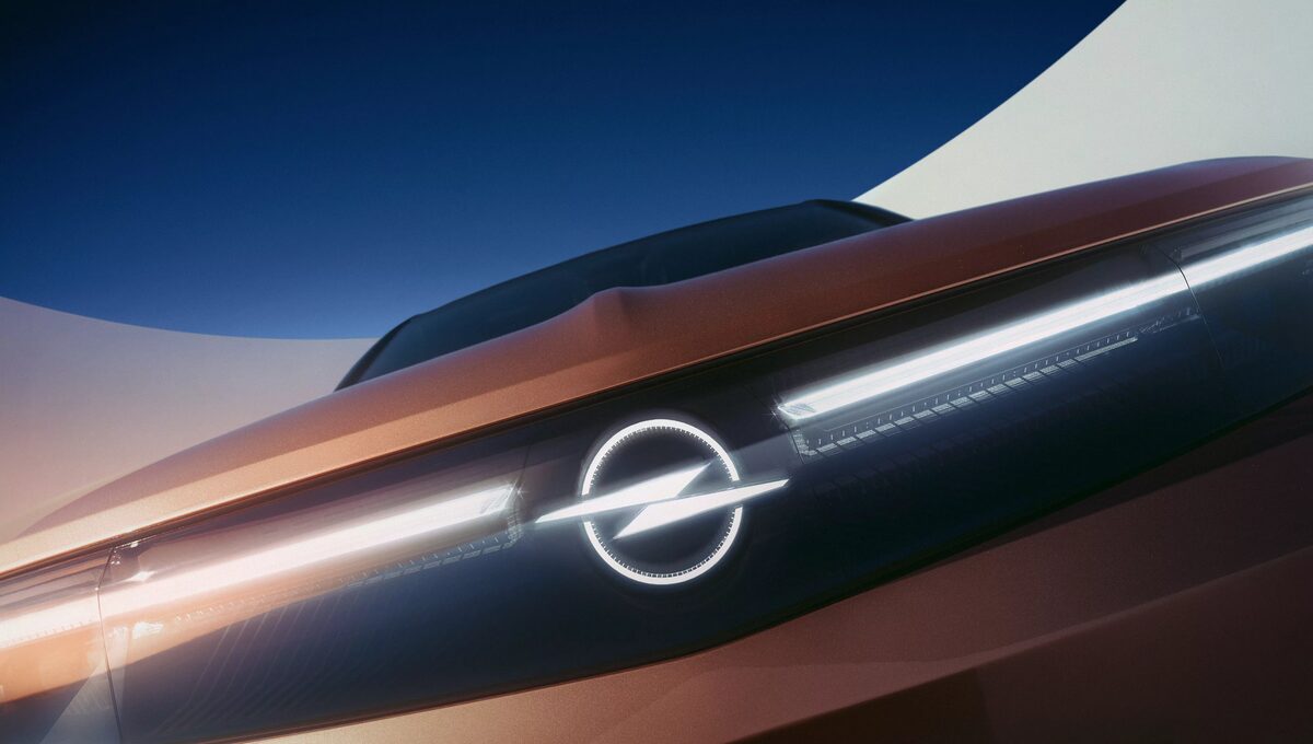 The new OPEL GRANDLAND - captured by Frederic Schlosser c/o UPFRONT for Jung von Matt Havel