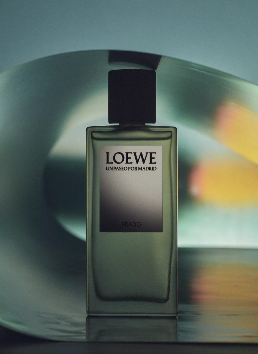 <b>Maciek MILOCH c/o STILLSTARS</b> photographed a 'Perfume Stills' series for the 38th issue of the Weimar-based<b> LE MILE magazine</b>