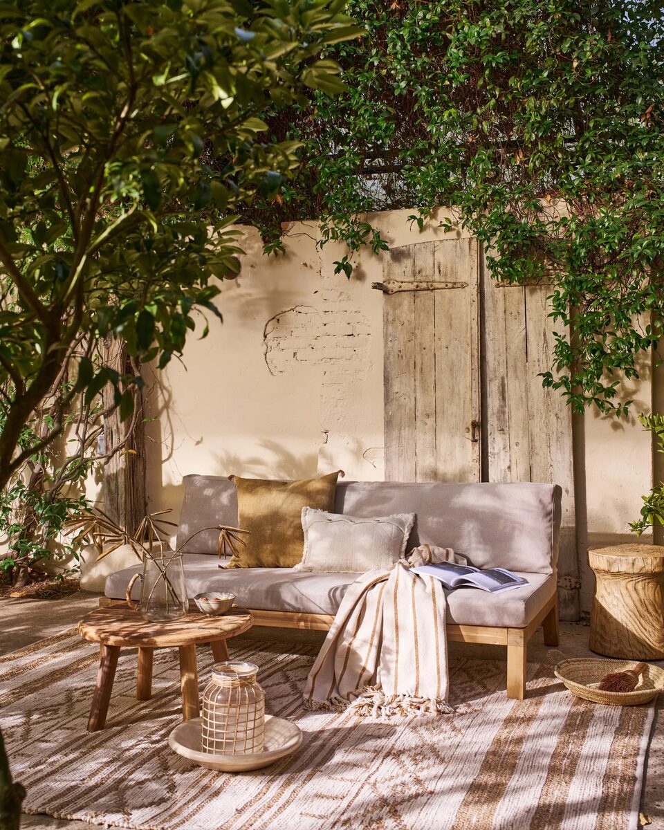 Summery outdoor story by photographer <b>Jeroen VAN DER SPECK c/o STILLSTARS</b> for <b>VT WONEN</b>