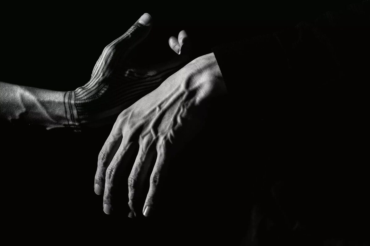 <b>'Emotional Waves – Butoh and Contemporary Dance'</b> – <b>Claude Hofer</b> captures the power of dance, published by <b>Kehrer</b>