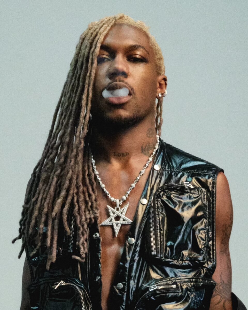 Rapper <b>Destroy Lonely</b> in the 'Experience Issue' of <b>NEW WAVE magazine</b> - photos <b>Pascal Schonlau c/o Emeis Deubel</b>