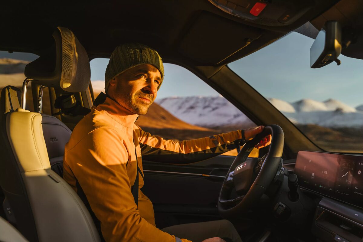 <b>Axel Sigurdarson c/o&nbsp;ANDREA HEBERGER</b> fotografierte die <b>KIA Island Kampagne</b> featuring den isländischen Trail Runner <b>Þorbergur Ingi</b>