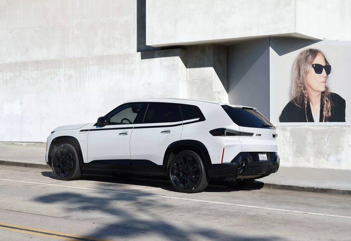 Der BMW XM Hybrid, fotografiert in Los Angeles und Beverly Hills von MARC TRAUTMANN für den Carsharing-Marktplatz TURO