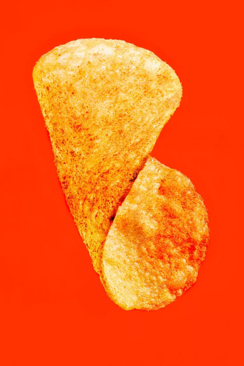 Paprika chips for DIE ZEIT - photographed by Caroline HEINECKE c/o JULIA WALDMANN