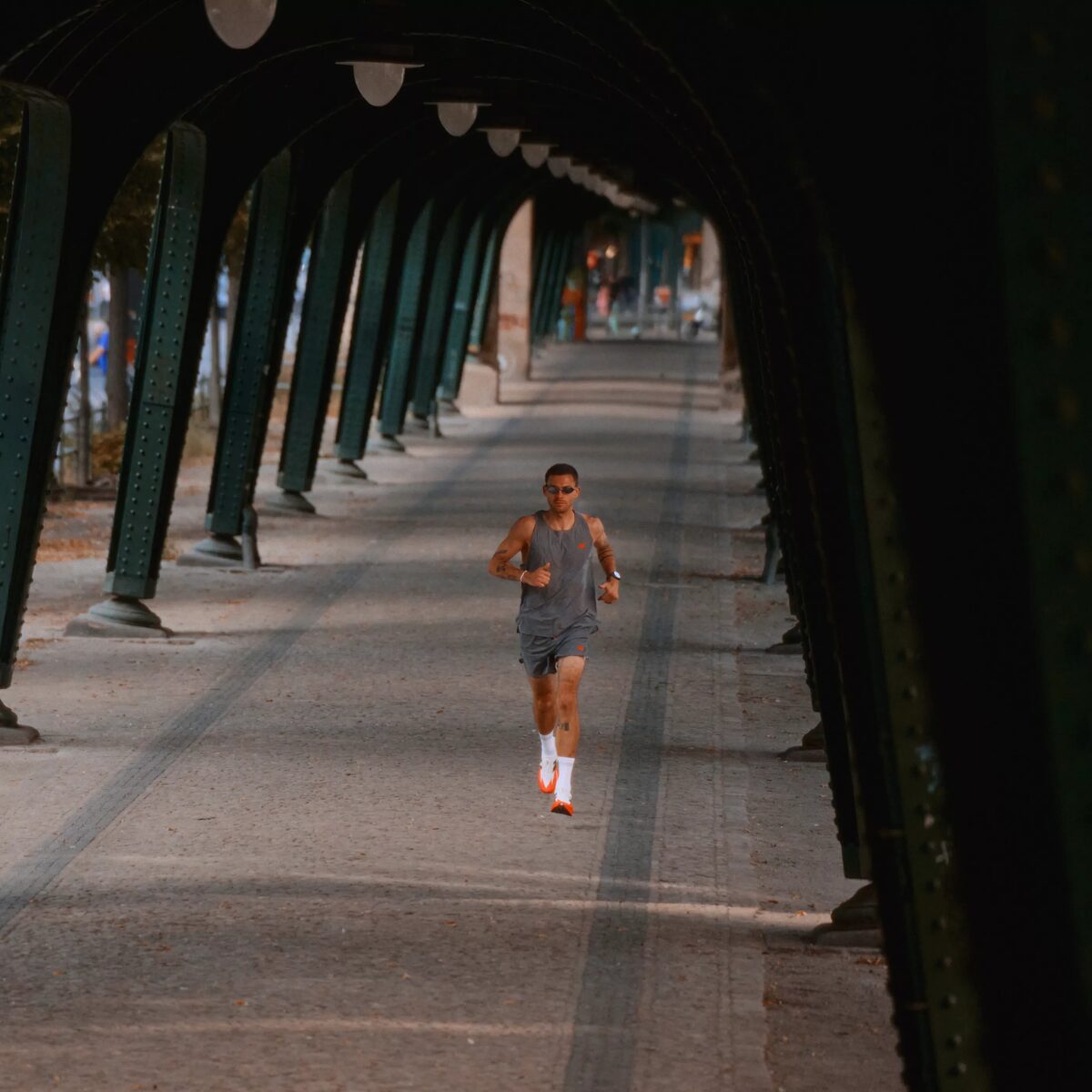 Felix WITTICH c/o EMEIS DEUBEL fotografierte die NEW BALANCE "Run your way" Kampagne in Berlin, die Produktion übernahm It takes time