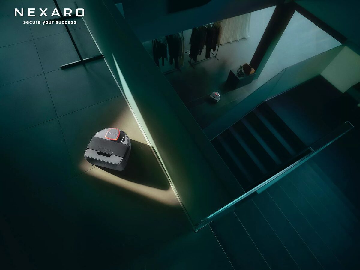 "The perfect match" - <b>Valentin MÜHL c/o BIRGIT STÖVER ARTISTS</b> photographed the campaign for <b>NEXARO's </b>robotic vacuum cleaners