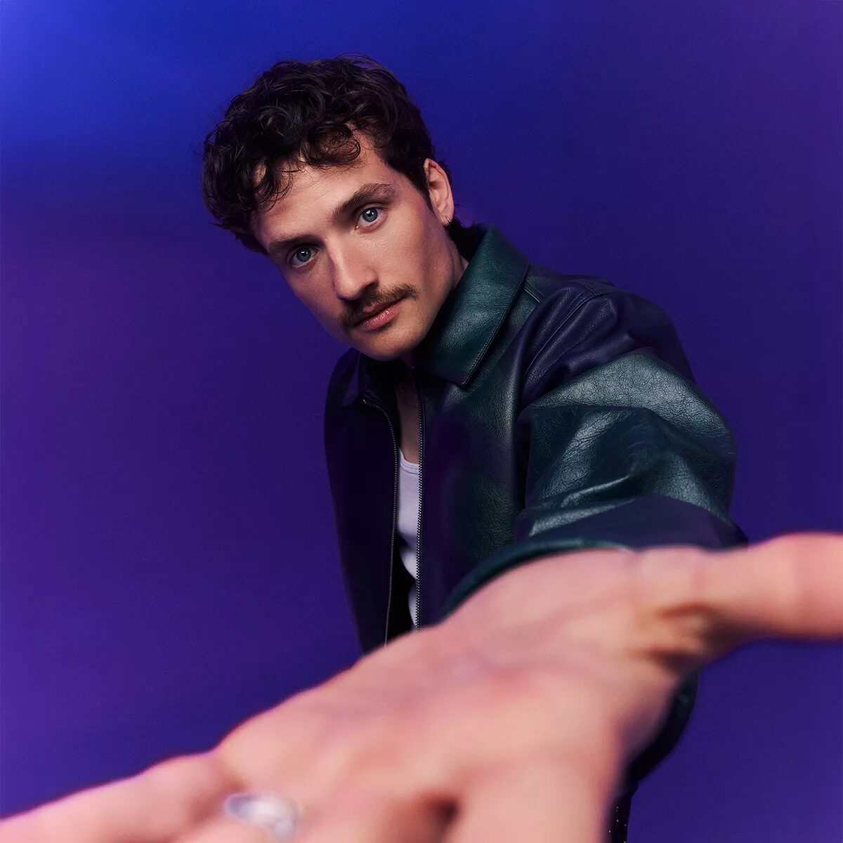 'ALL MY FRIENDS ARE DREAMERS' - <b>Tim Tyson c/o Double T Photographers</b> photographs the album artwork for <b>Paul Wetz</b>, the debut album was released on October 10, 2025