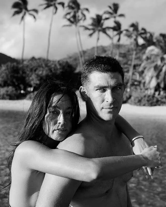<b>Anne MENKE c/o KRISTINA KORB</b> photographs ceramist <b>Tamiko Claire</b> for VIVA AGUA c/o <b>COSTA BRAZIL</b> by fashion designer and founder Francisco Costa