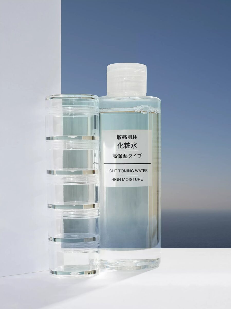 <b>Michael Brunn c/o STILLSTARS</b> photographs for <b>MUJI </b>- Minimalism at its finest