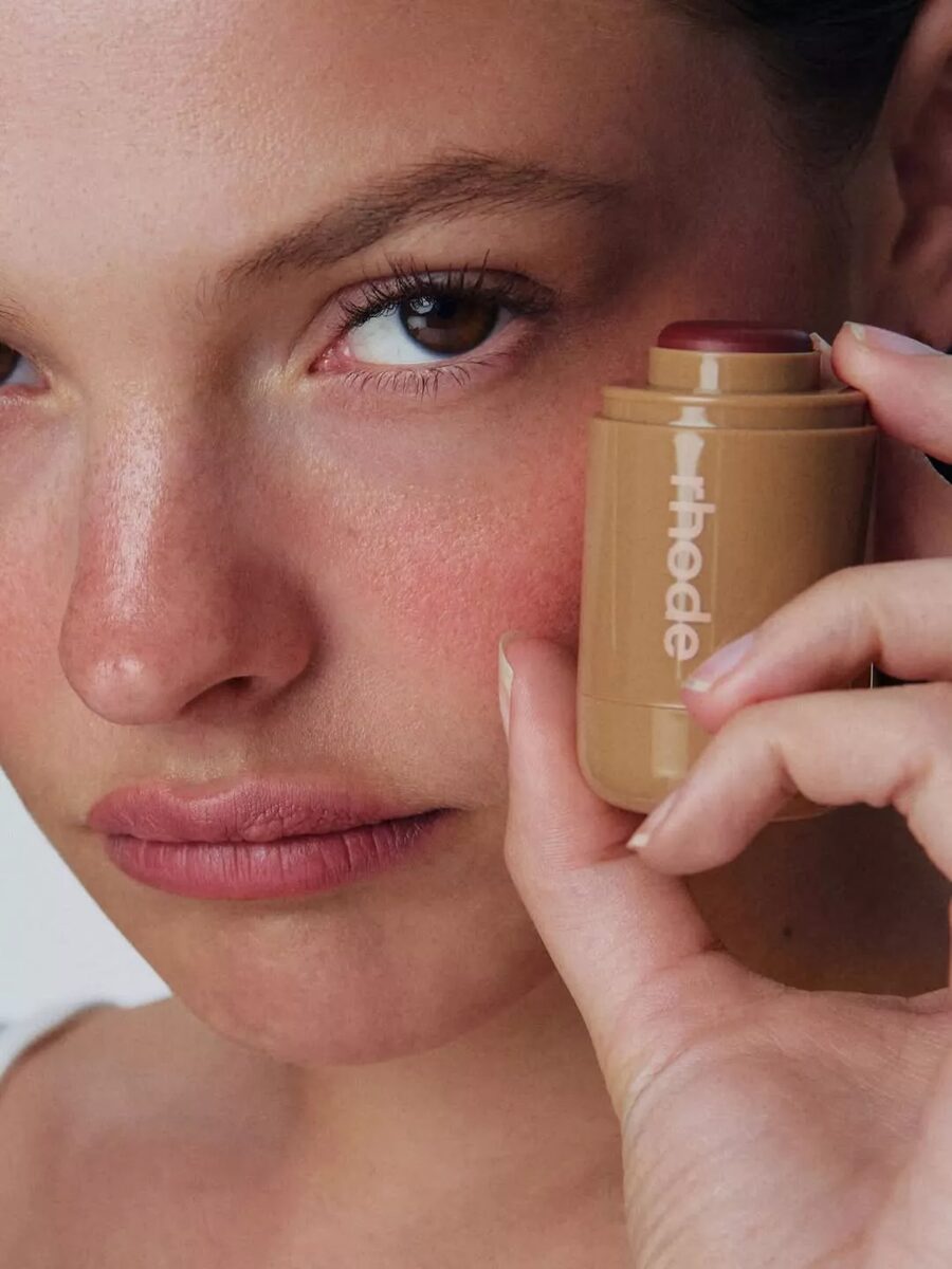 <b>STUDIO MIMI c/o LGA MANAGEMENT</b> photographs a beauty campaign for <b>RHODE</b>