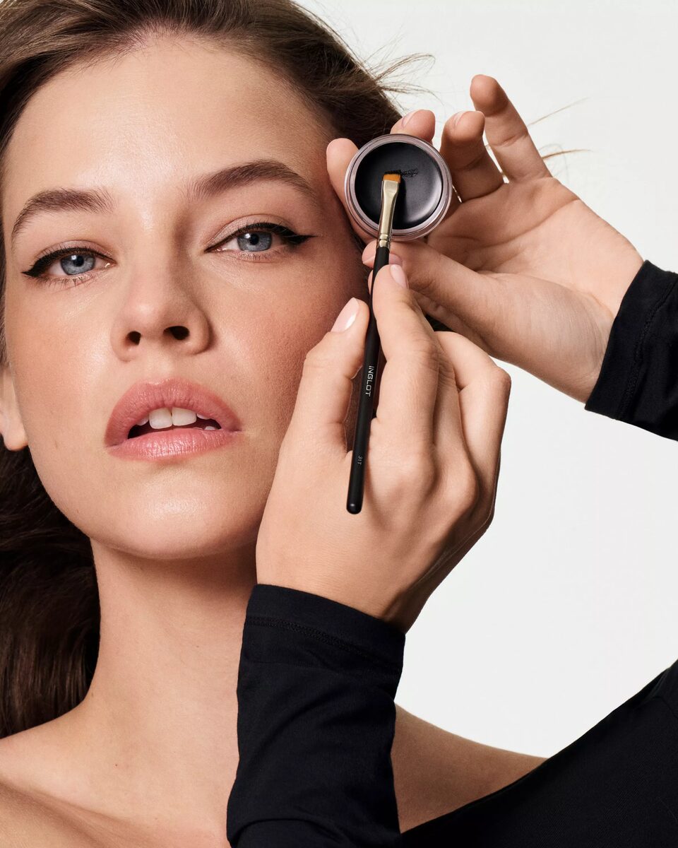 'Barbara Palvin x AMC Eyeliner Gel 77 — when two icons meet' - <b>Betina DU TOIT c/o LGA MANAGEMENT </b>photographs top model <b>Barbara Palvin</b> for <b>INGLOT COSMETICS</b>