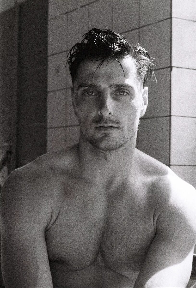 <b>Jana GERBERDING c/o BIRD PRODUCTION</b> photographs Bundesliga handball player <b>Lucas Krzikalla</b> for the portrait series of the <b>HOMETOWN JOURNAL</b>