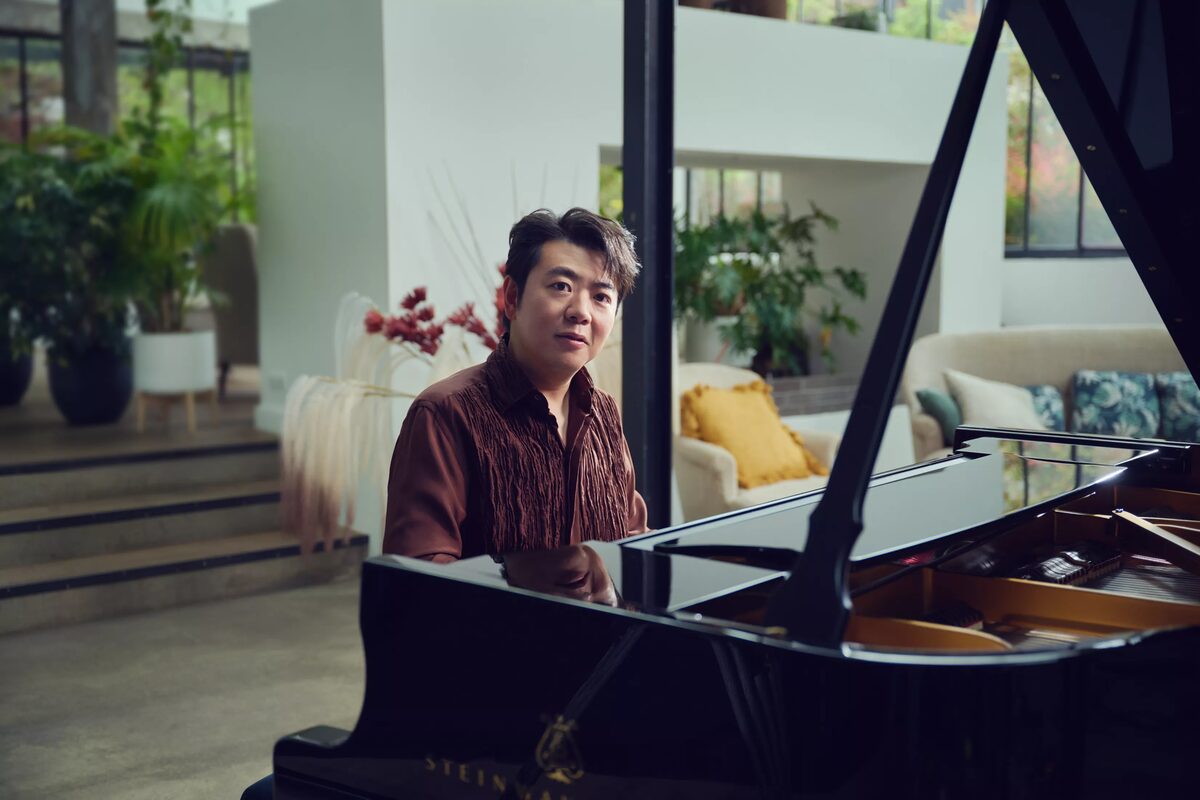 PIANO BOOK 2 - <b>JPPS CREATIVE PRODUCTIONS</b> produces the album artwork for the follow-up album by world-renowned pianist <b>LANG LANG</b> and <b>DEUTSCHE GRAMMOPHON</b>