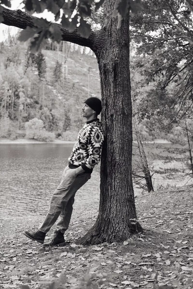 Get out of the city, into nature - Sarah STORCH c/o DOUBLE T Photographers photographs actor aka male model Benjamin Kühnemund for MUSTANG