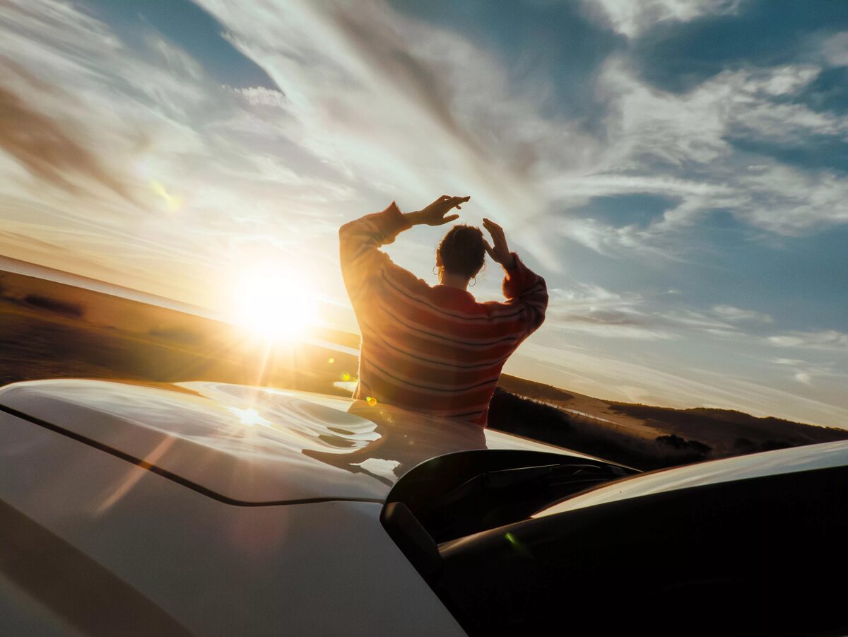 'When the Sun Sets' - a personal project by photographer Lara BAUMBERGER c/o SEVERIN WENDELER featuring the Citroën ë-C3