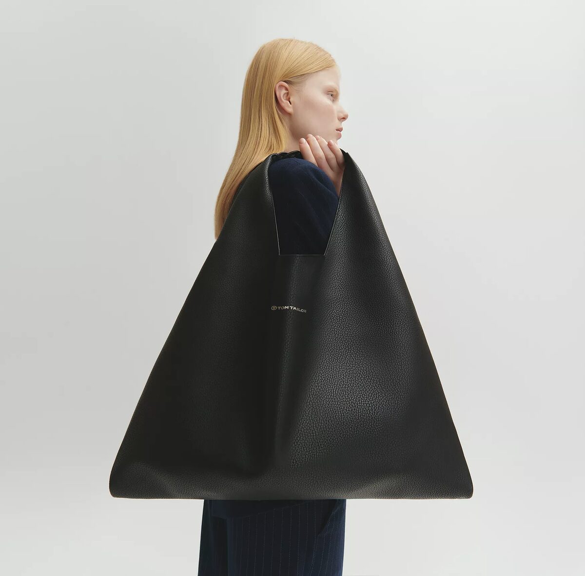 <b>LIGAWEST&nbsp;</b>: FALKE Winter 25/26 campaign, styling for BIRKENSTOCK Care Essentials, TOM TAILOR Gift Guide and TOSH fashion jewelry for the Beeline Group