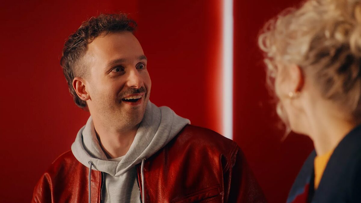 <b>LIGAWEST&nbsp;:&nbsp;Vodafone promoted its Black Week deals with full-body commitment</b> -- PLUS:&nbsp;Let your love speak with the Vorwerk Thermomix and Weleda gift ideas