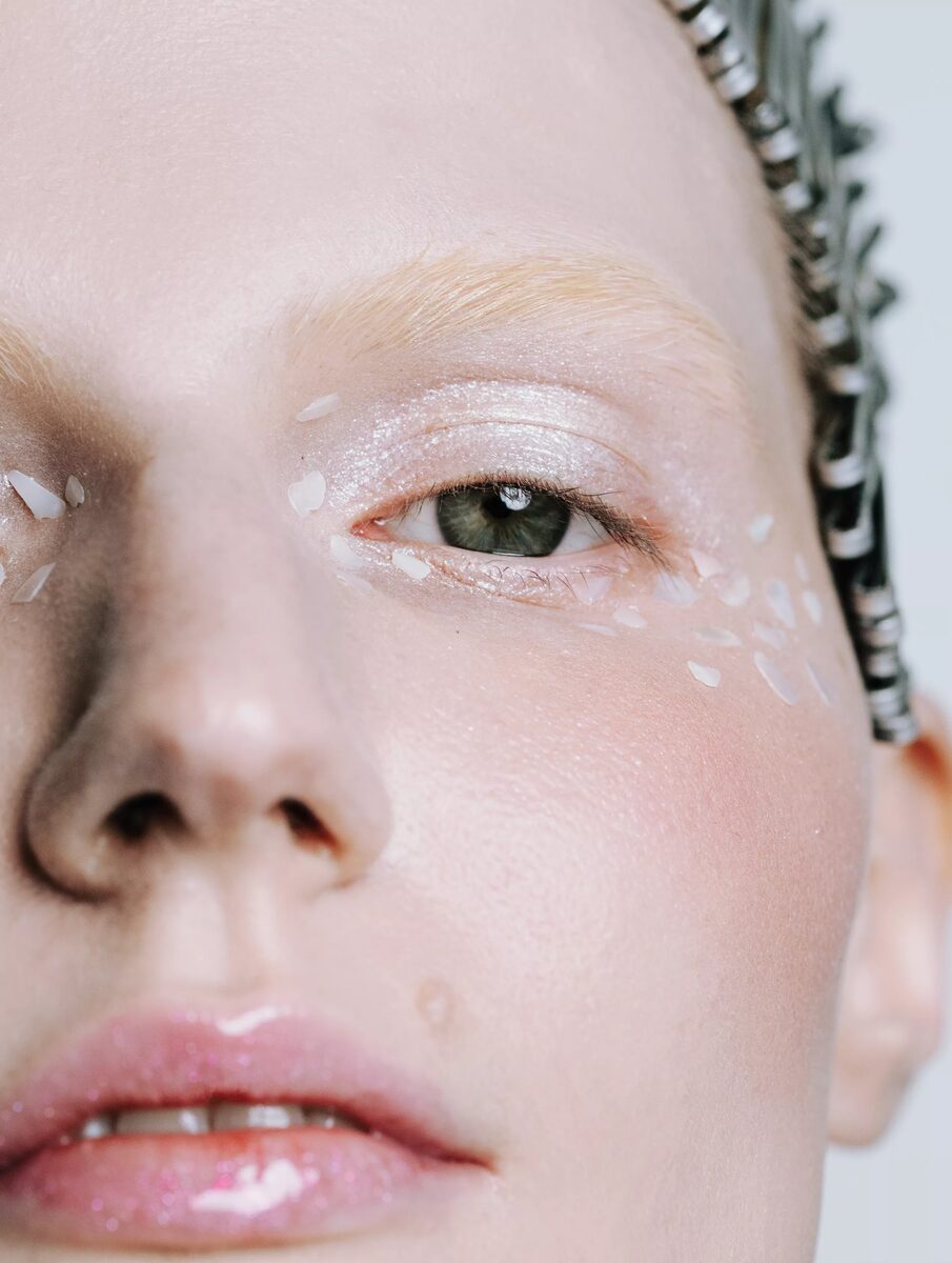 Intergalactic - JPPS Creative Productions, Paris, produce the Dior Beauty Special for ELLE UK 03/26