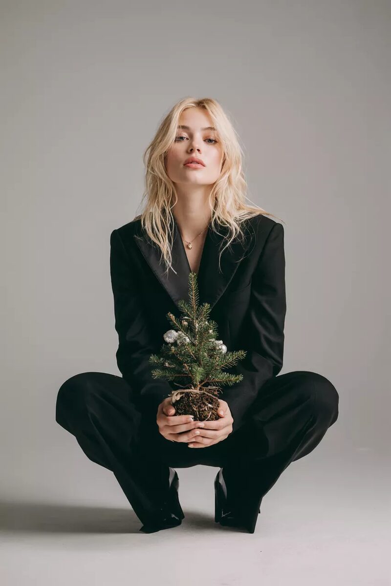 Kristina Korb : AI Artists present Beauty Looks for WELLA, Beach Wear & Celebrity Editorial between Pop and Iconic Staging