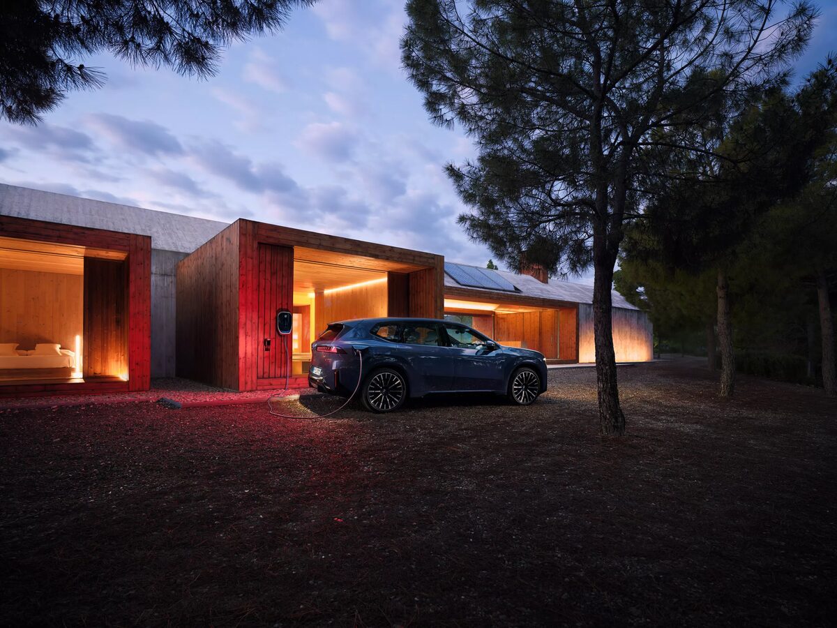 â€œThe First of a New Eraâ€ - Transportation specialist DAVID MAURER presents the all-electric SUV BMW IX3