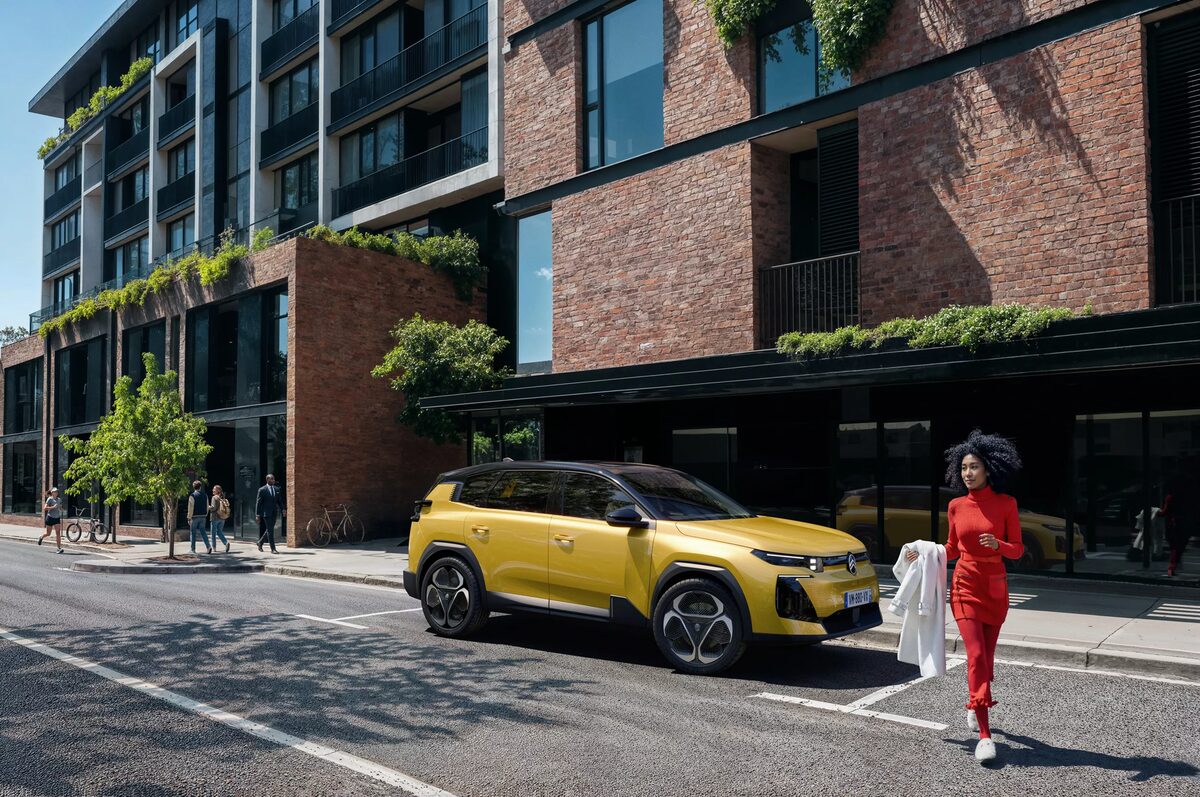 CHRISTIAN SCHMIDT presents the Citroën C5 Aircross in a Full AI 8K series with CGI by PX Group