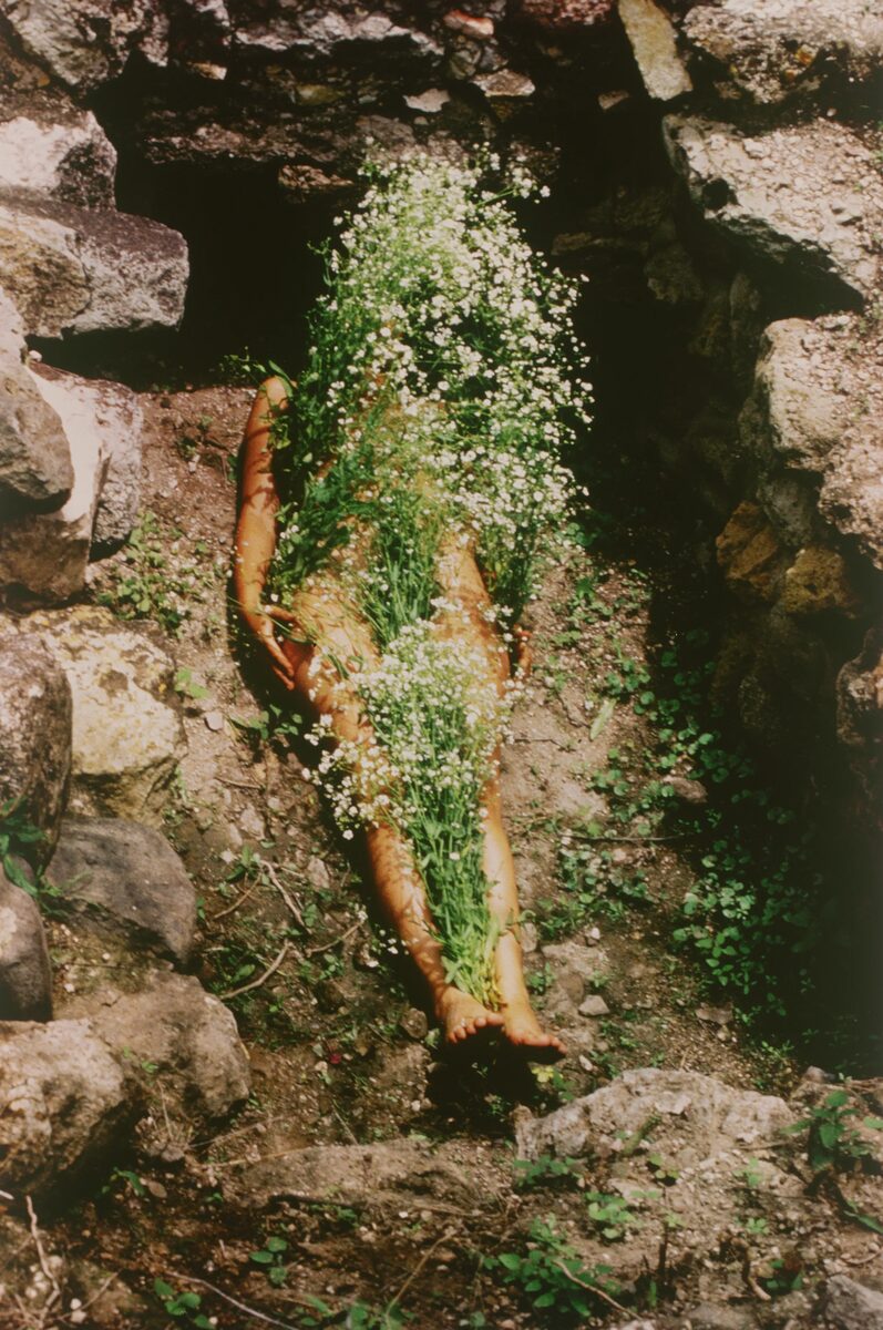 Ana Mendieta at Tate Modern – Body, Earth, Fire & the Art of Leaving a Trace