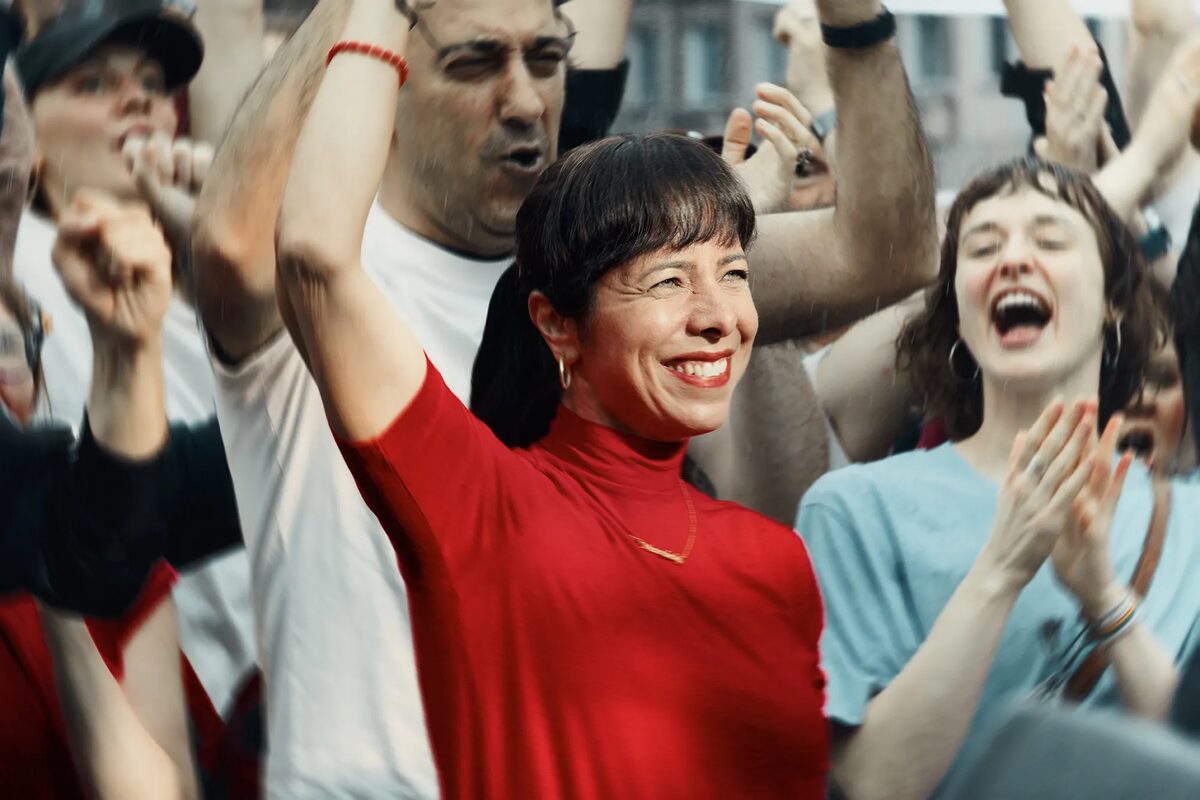 Politician Elif Eralp was the face of The Left Party's '26 election campaign - the images were shot by Tian Stöhr
