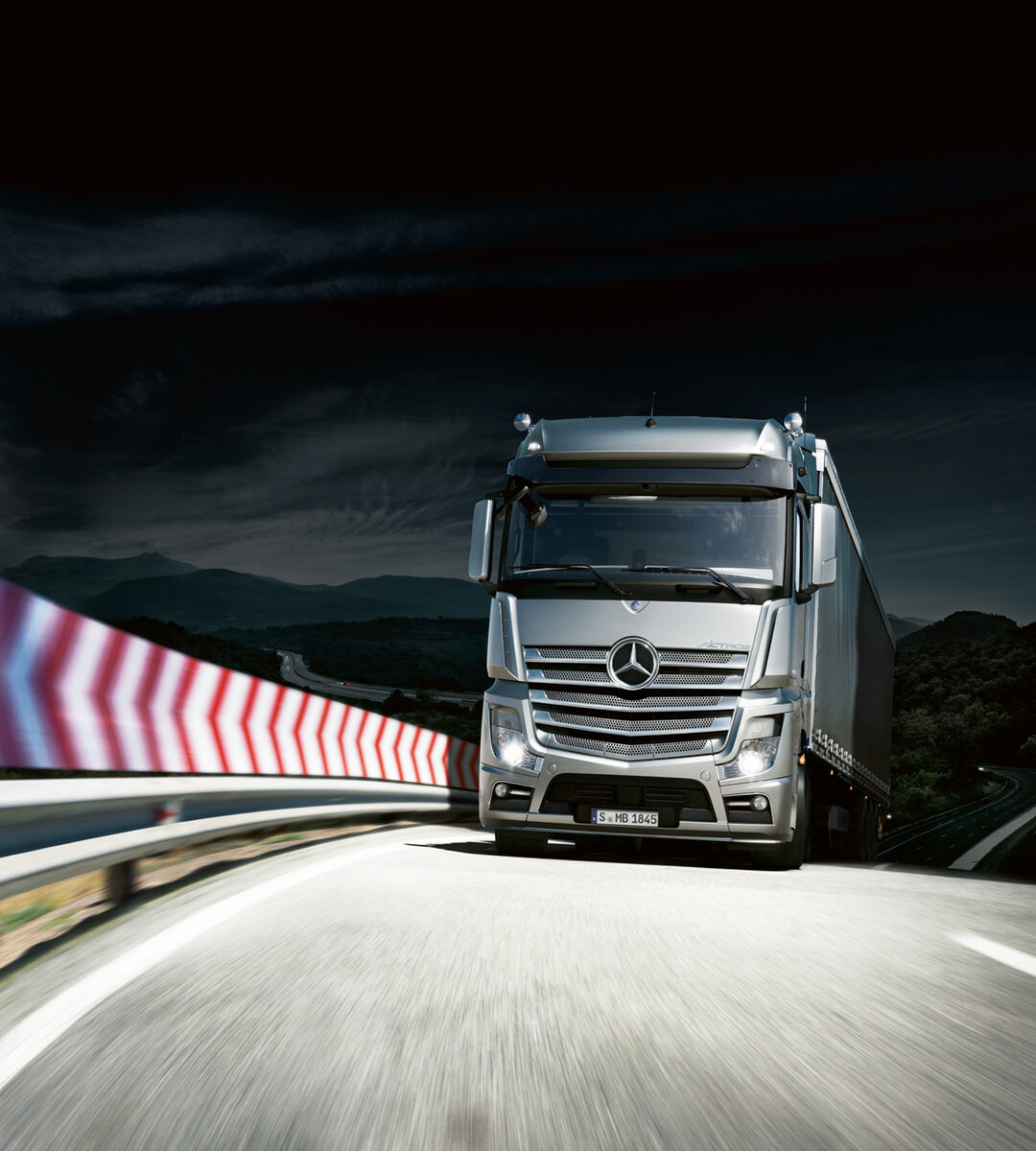 7 Seas Productions : Mode für KONEN in Südfrankreich, für ZERRES in St. Tropez und ACTROS by MERCEDE BENZ Nutzfahrzeuge