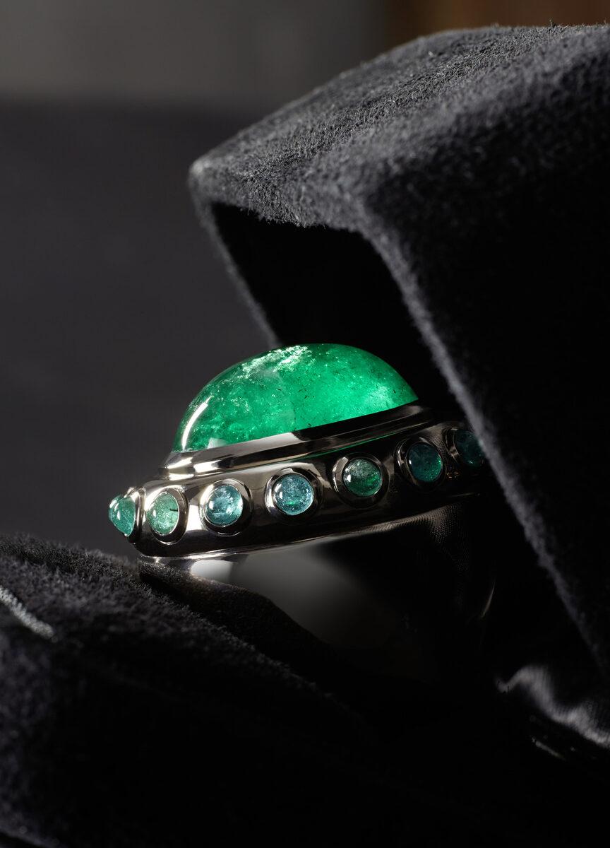 Olff Appold :  grünfunkelnde Smaragde - Stillstrecke zum Thema Luxus Schmuck für das QUALITY MAGAZIN