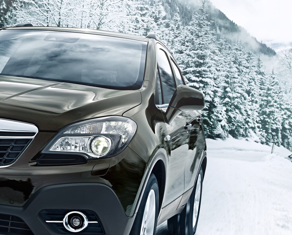 Peak Productions : OPEL shoot on snowy mountain location and production for GARDENA and Commarco Services