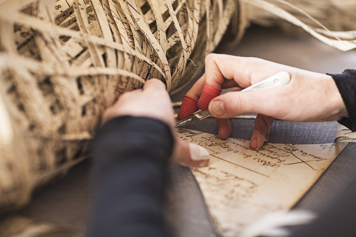 <b>GoSee loves</b> : paper artist Georgia Russell turns her talents to champagne house RUINART’s Blanc de Blanc. GoSee presents the results in photos and film