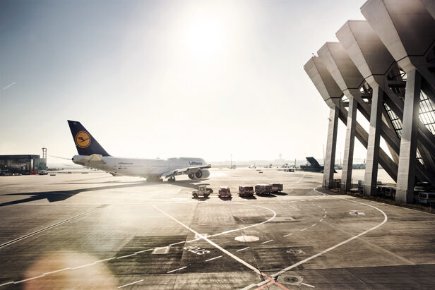 Dominik Mentzos : ‘We believe in Design’ advertising campaign for design furniture stores LEPTIEN 3 (Frankfurt) and PESCH (Cologne) as well as LUFTHANSA shoot
