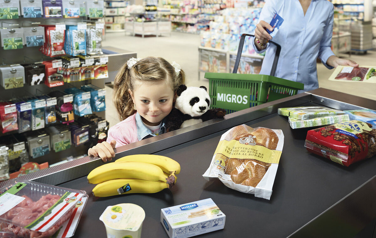 Markus Mueller carries out shoot for MIGROS Cumulus-Green programme relaunch