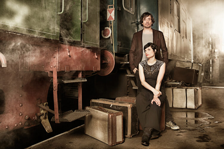 Stefanie GOGOLIN styles musical duo MRS. GREENBIRD for PR pictures
