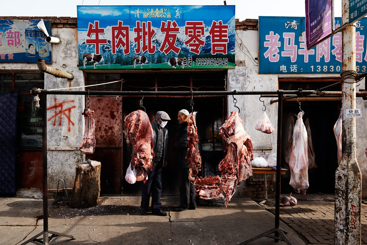 Meat and greet in China - Andreas Burz shows us an authentic Zhangye with hospitality and a slice of harsh reality