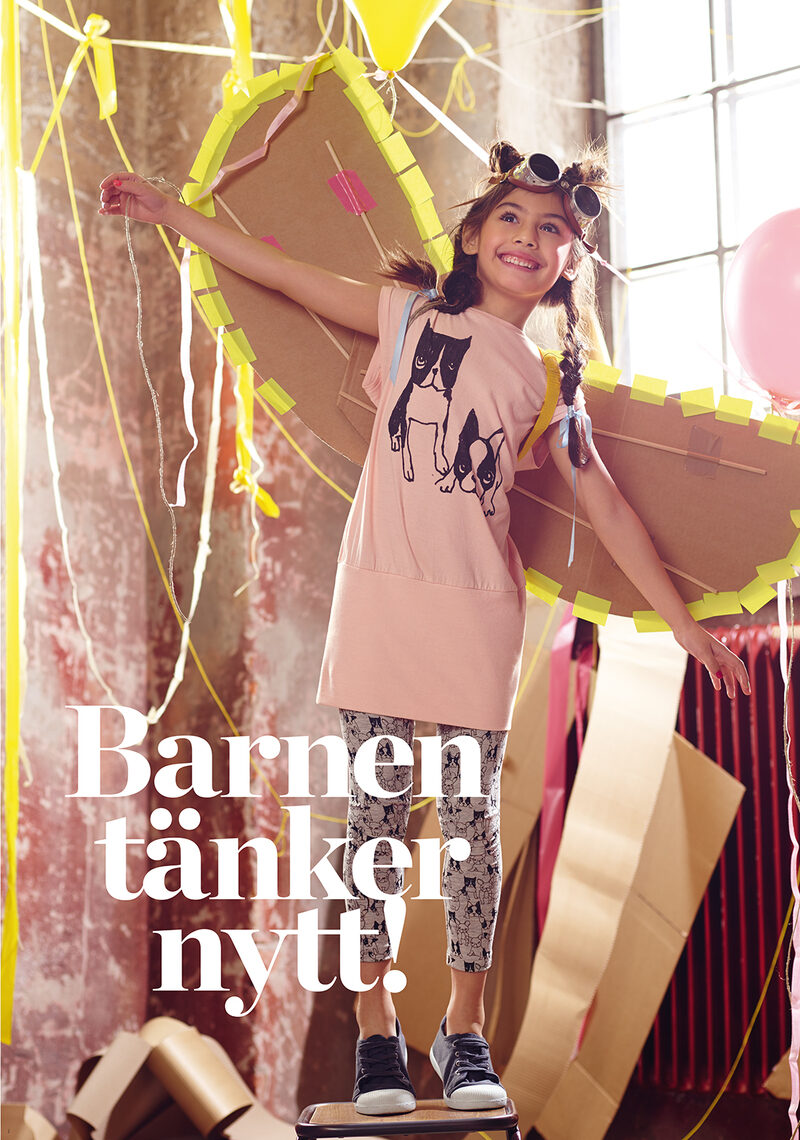 On the job for the AHLÉNS kids campagne: Sofia RONTHÉN (Styling), Sandra FREIJ (photo), Liselotte WATKINS (set design) and Kristina KULLENBERG (hair & make-up)