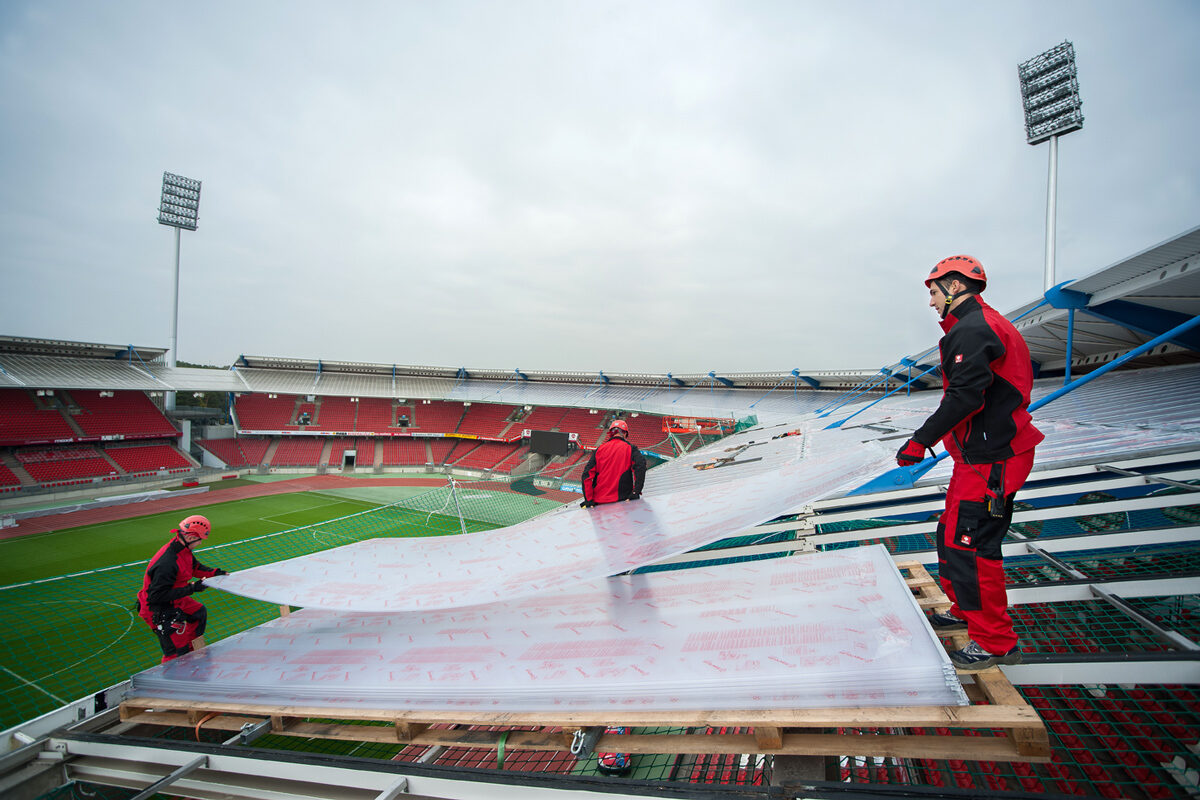 This is how a BÖRNER stadium roof is built- spectacular report pictures by ALEX BECKER