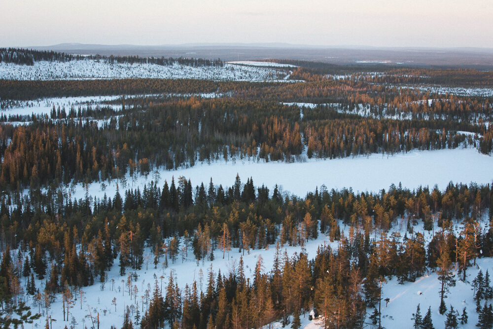 <b>NATURAL BORN EXPLORERS</b> produce the motifs of the JACK WOLFSKIN winter catalogue in the rough nature of Finnish Lappland