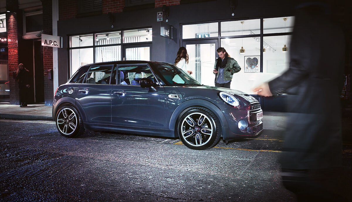MARC TRAUTMANN : mit MINI Cooper S in London, freie Strecke 'Customs Aerial Parking' und Mercedes-Benz C-Klasse Fahrer in L.A.