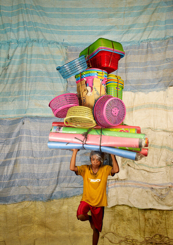 'How Much Can You Carry?' fragt <b>Floriane de Lassée</b> in der Catherine Edelman Gallery, Chicago. Außerdem fortlaufend: 'The Chicago Project'