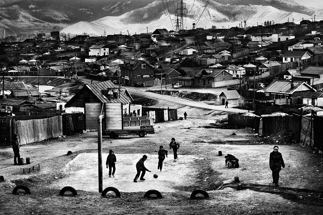 Jacob Aue Sobol - 'Arrivals and Departures'. Auf Spurensuche entlang der Transsibirischen Eisenbahn. Ausstellung bei Yossi Milo New York